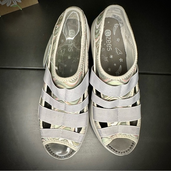 NWT Bzees Abstract Frill Loafer Flat Gray Slip On Breathable Strap Size 9W - Picture 12 of 13